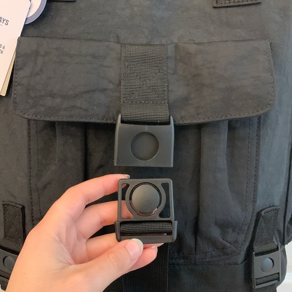 Tommy Bahama Square Nylon Backpack + Free Water Bottle! - Picture 7 of 17